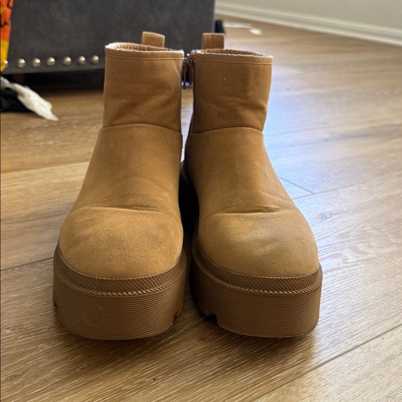 Universal Thread Platform Boots - Picture 8 of 8